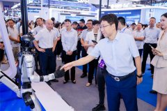 引来不众列队体验